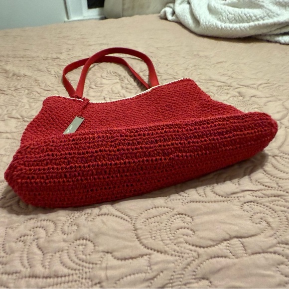 First Issue Liz Claiborne Vibrant Red Shoulder Bag Crochet - Picture 5 of 9